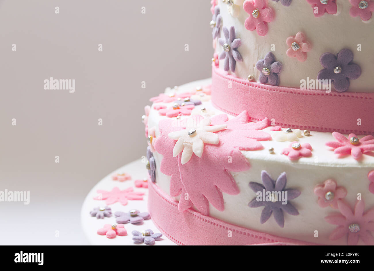 Details D Un Gateau D Anniversaire Des Stars En Rose Faite De Sucre Photo Stock Alamy