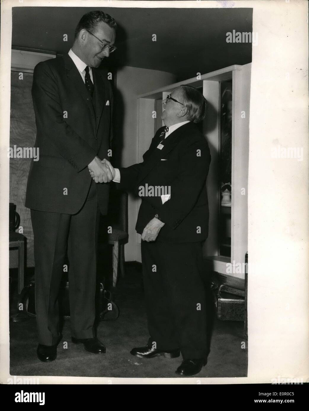 Juillet 09, 1957 - 9-7-57 L'Ambassadeur des États-Unis, est l'invité d'honneur de la variété Club Déjeuner à l'Hôtel Savoy Ã¢â€" M. John Hay Banque D'Images