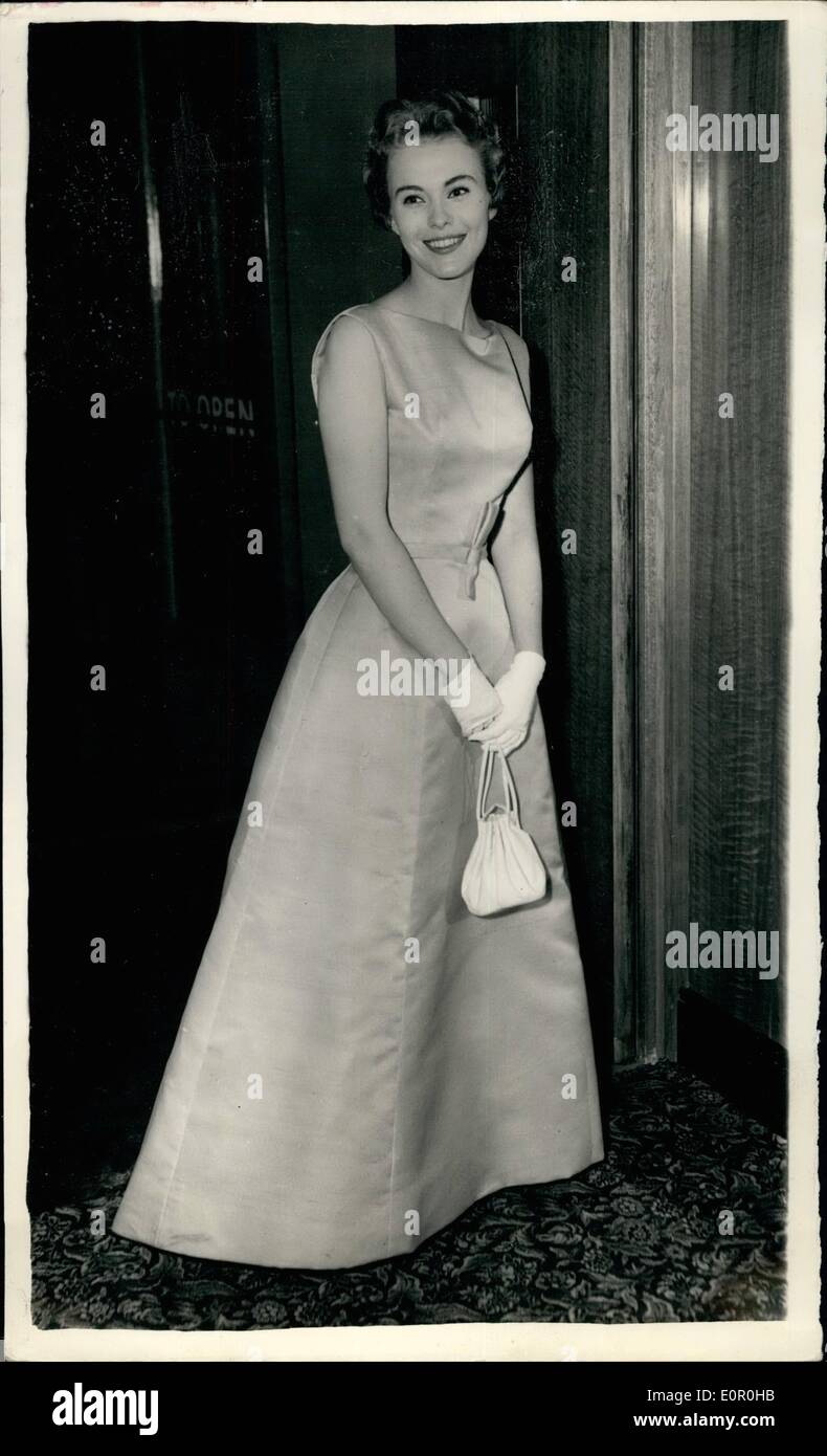 Juin 06, 1957 - Le Premier Ministre de ''Saint Joan'' : la première de l'Otto Preminger's film ''Saint Joan'' a eu lieu ce soir à la Leicester Square Theatre. Phot montre Jean Seberg vu à son arrivée pour ce soir pour l'achat. Banque D'Images