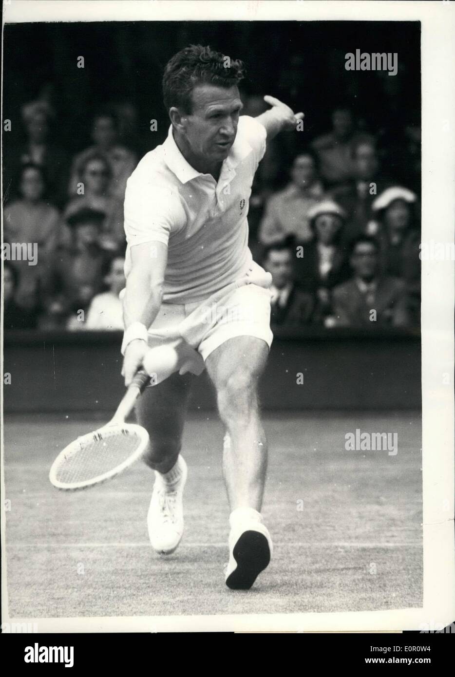 Juin 06, 1957 - Ouverture de la tournoi de Wimbledon Arkinstall d'Australie battue par Davies de la Grande-Bretagne. Photo montre J. Arkinstall de l'Australie - en jeu pendant son match avec Mike Davie's de Grande-Bretagne à Wimbledon cet après-midi. Davies a gagné 6-2 et 6-0 - 6-3. Banque D'Images