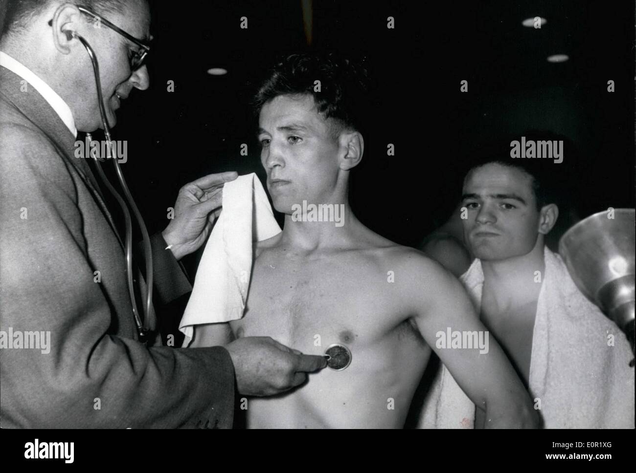 Septembre 09, 1957 - World Champion Bantam Halimi versus Brogan chic à Paris Ã¢â€" pour la réouverture de la saison de boxe, Pala Banque D'Images