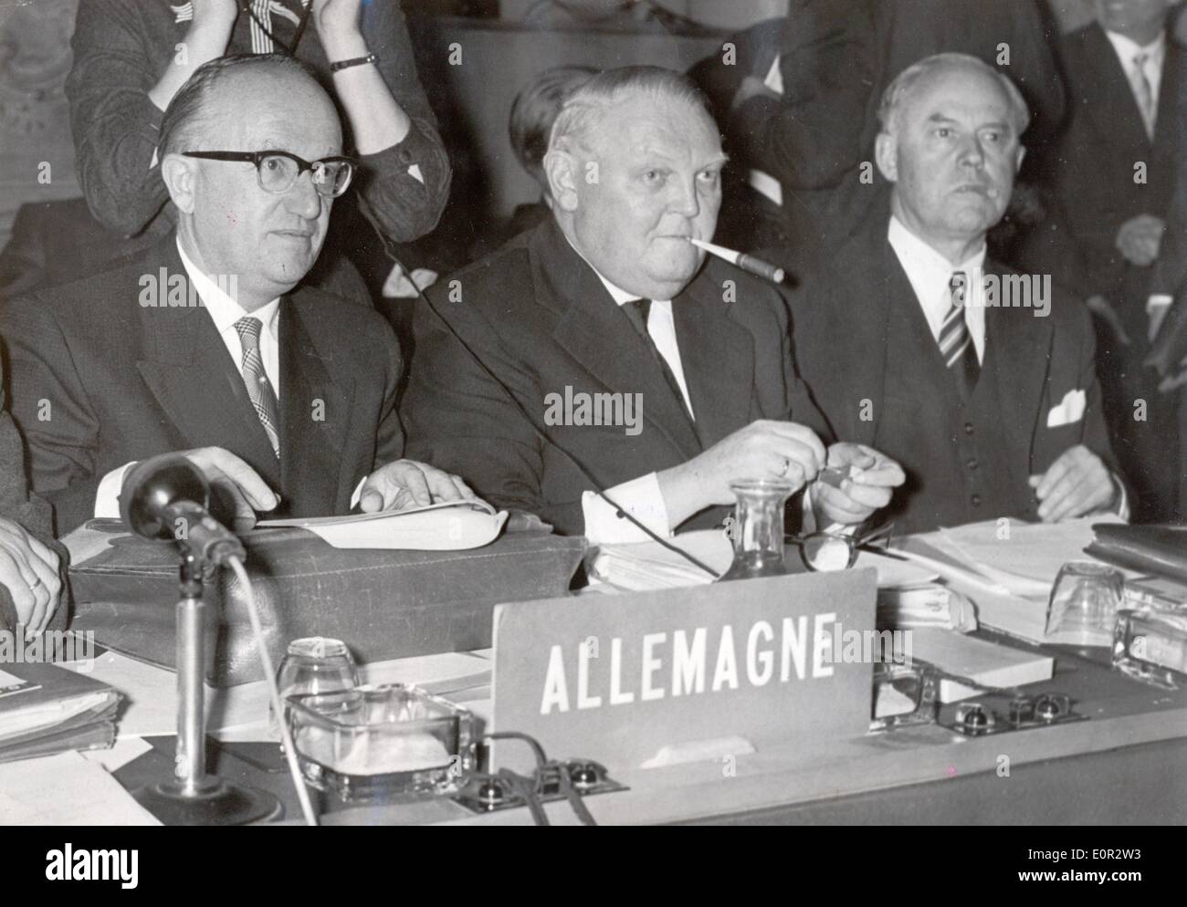 Ludwig Erhard et Walter Hallstein lors des entretiens sur la zone européenne de libre-échange Banque D'Images