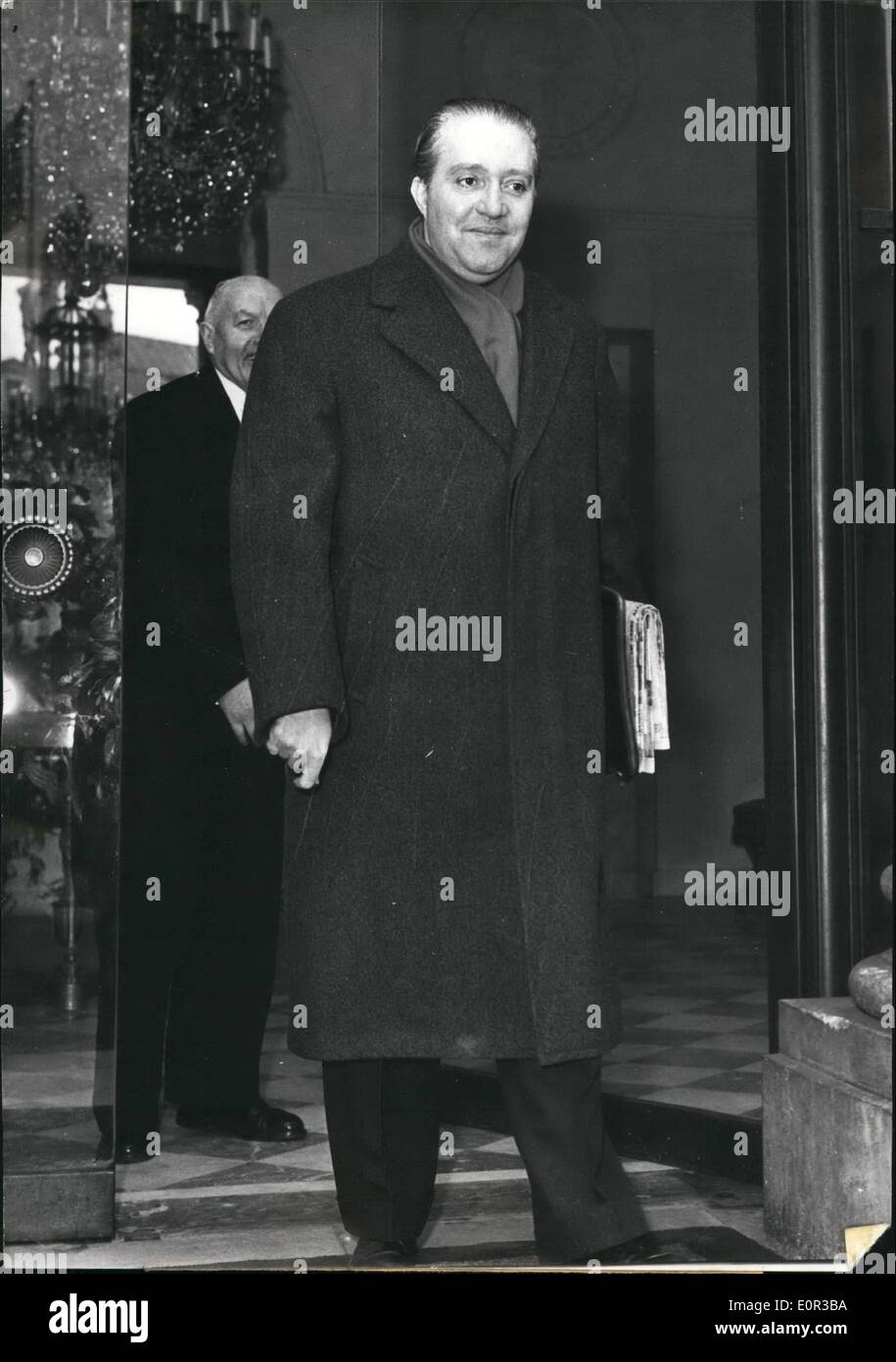 01 janv., 1958 - Sagalat a été nommé président de la SNCF. Il est photographié ici de quitter l'Elysée. La mère et le bébé Orang Outang Banque D'Images