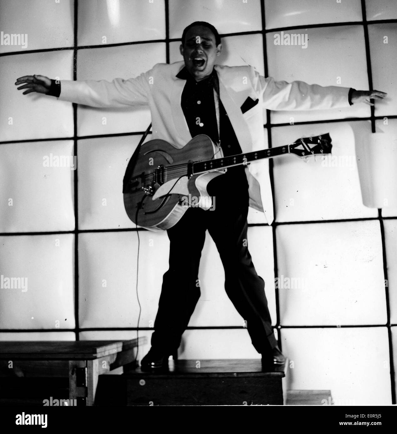 Mar 21, 1958 ; Berlin , Allemagne ; Jazz Singer BENDIX RALF également célèbre pour avoir essayé de mettre des chants religieux allemand dans un jazz Banque D'Images