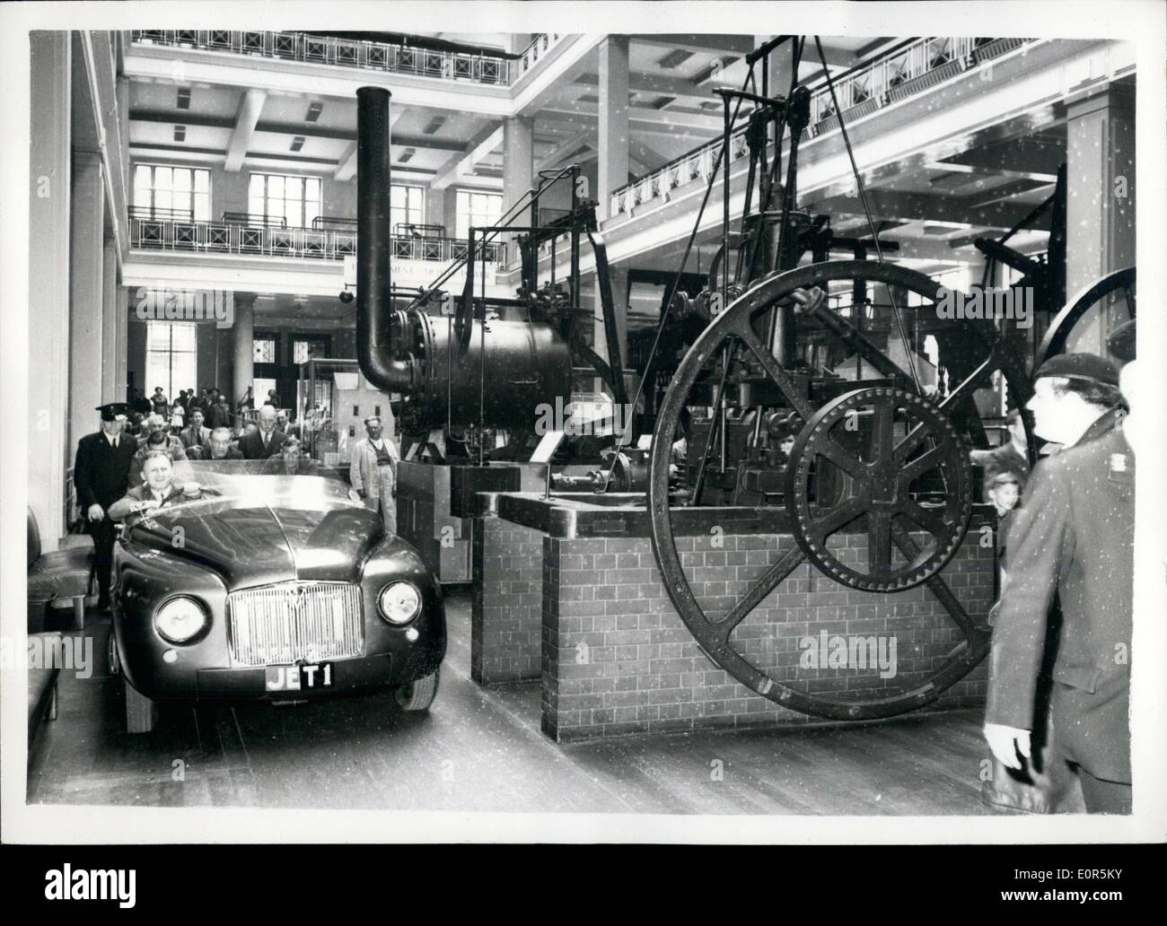 Avril 04 1958 Premier Jet Presentee Au Musee Des Sciences De Voiture La Premiere Voiture A Moteur A Turbine A Gaz Concu Et Construit Par Le Rover Compant En 1948