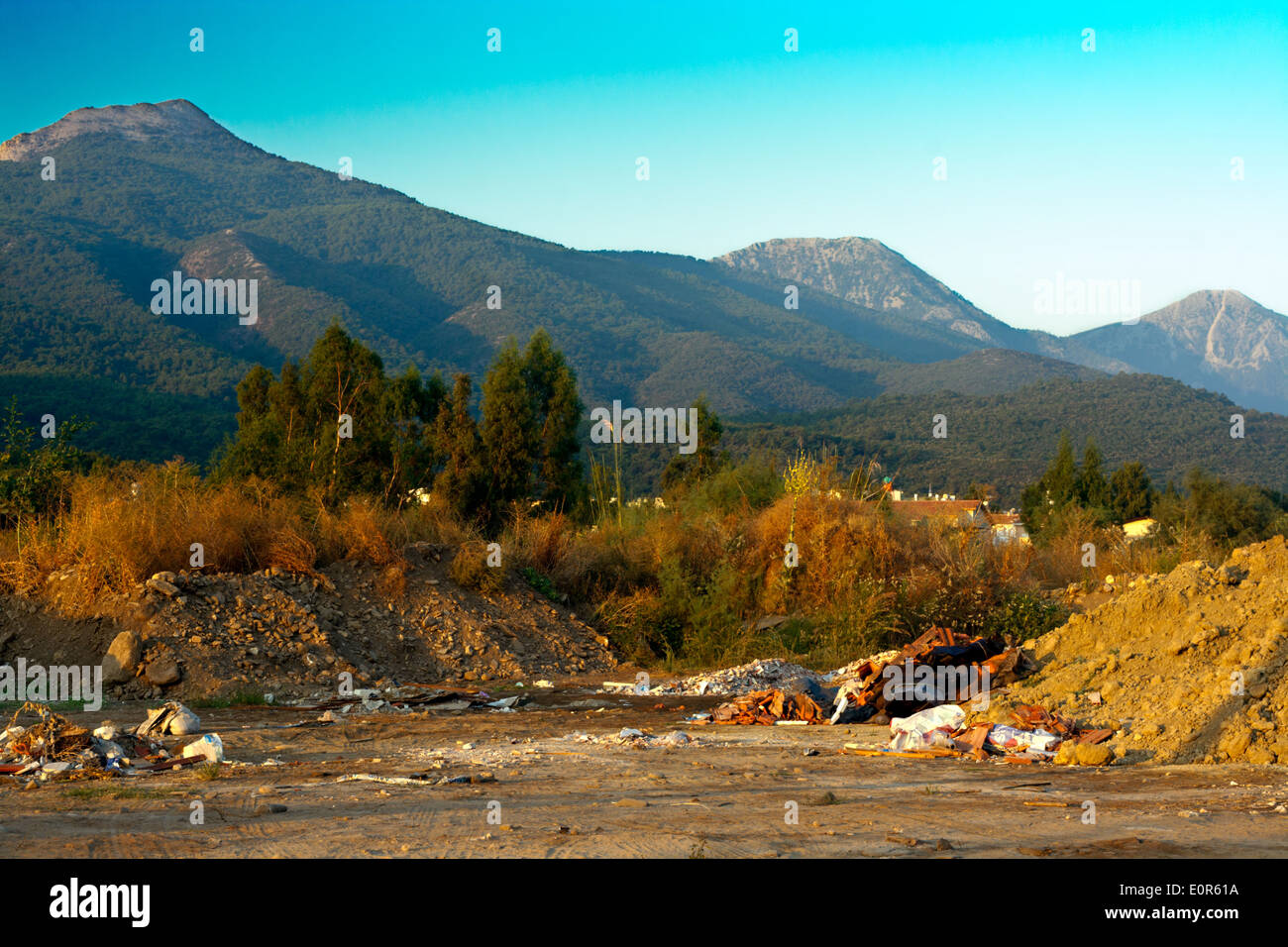 Flytipping illégale dans la campagne Banque D'Images