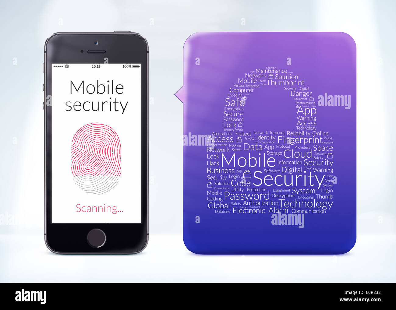 Vue de face directement la lecture des empreintes digitales sur l'écran du smartphone avec autocollant nuage de mots à propos de la sécurité mobile. Banque D'Images