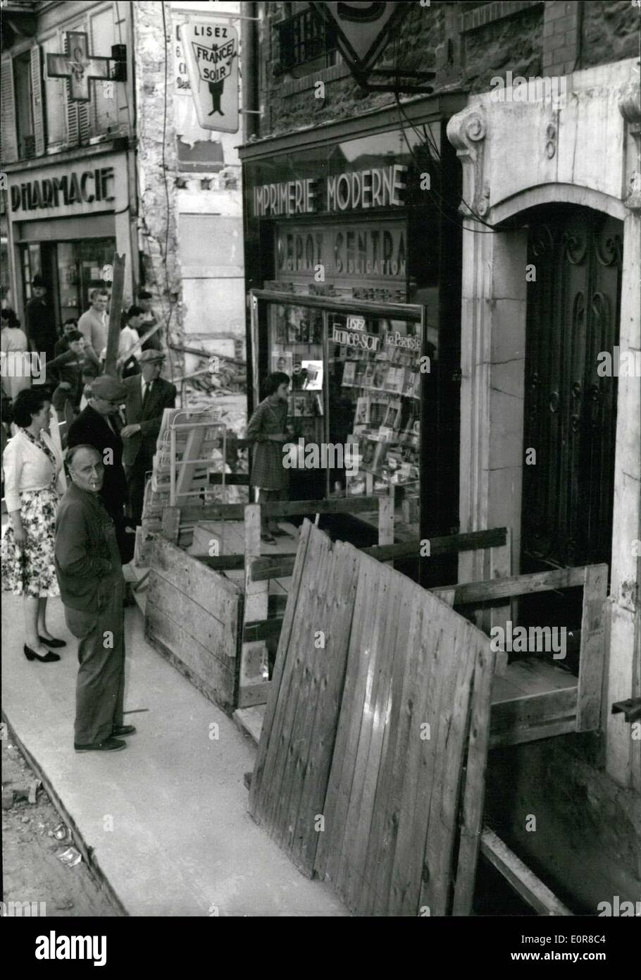 05 août 1958 - Déplacement de meubles à Livry-Gargan Store Banque D'Images