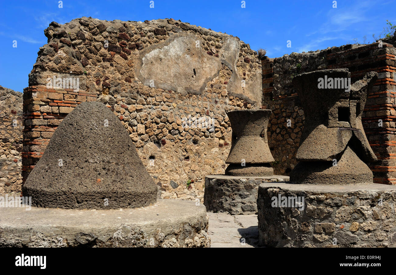 Les Moulins A Farine De Boulangerie Pompei Italie Photo Stock Alamy