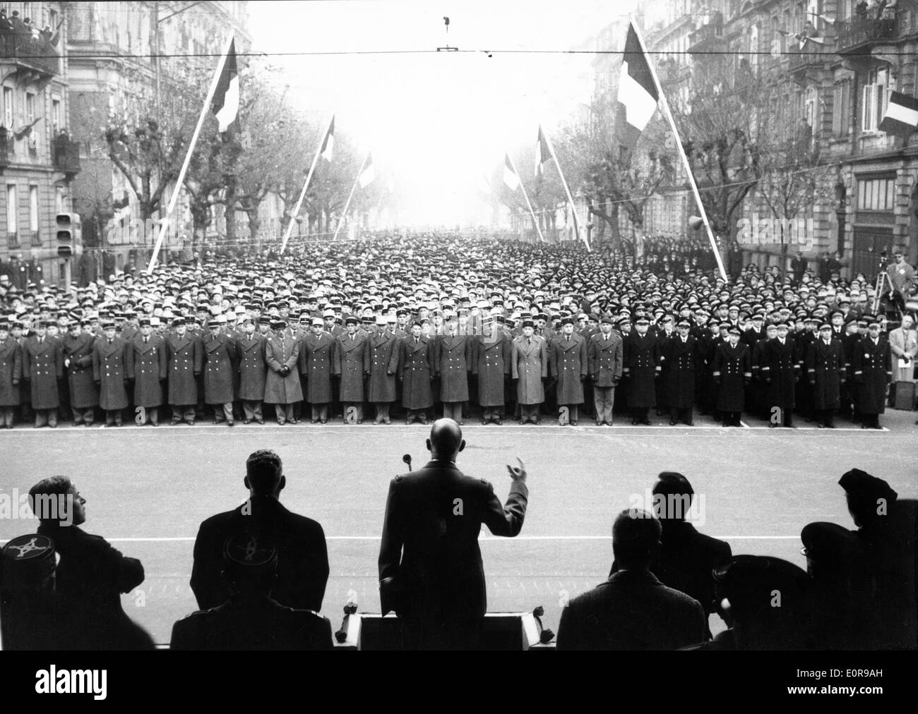 Le général Charles de Gaulle cérémonie conduit Banque D'Images