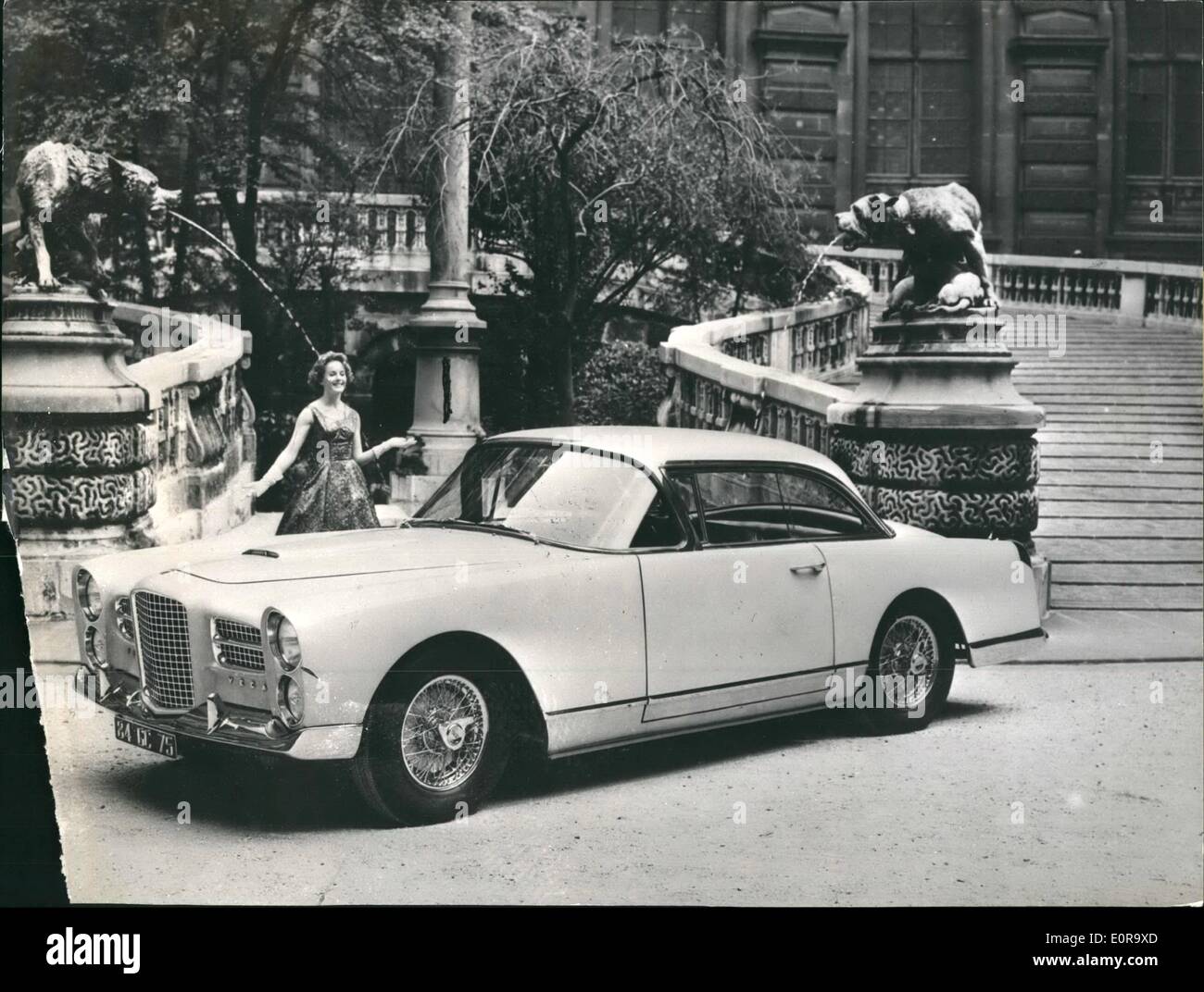 09 septembre 1958 - présentation de la voiture la plus chère des saisons : 4 000 : la Facel Vega H. La K 500 qui sera présentée au prochain salon de l'automobile de Paris se classe parmi les voitures les plus chères de l'année. Son prix a été fixé autour de .000. Il est équipé d'un moteur Typhon VII, climatisé et dispose d'une installation de radiotéléphonie. Le Facel Vega H. K 500. Banque D'Images