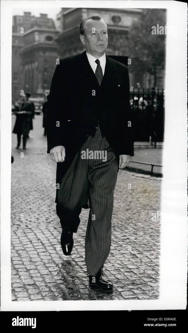 Septembre 09, 1958 - Enterrement du Dr Vaughan Williams à l'abbaye de Westminster. M. Malik assiste. : Les cendres de Dr Ralph Vaughan Williams le compositeur wereinterred dans l'abbaye de Westminster ce matin. Photo montre M. Malik l'ambassadeur soviétique arrive pour le service ce matin. Banque D'Images Septembre 09, 1958 - Enterrement du Dr Vaughan Williams à l'abbaye de Westminster. M. Malik assiste. : Les cendres de Dr Ralph Vaughan Williams le compositeur wereinterred dans l'abbaye de Westminster ce matin. Photo montre M. Malik l'ambassadeur soviétique arrive pour le service ce matin. Banque D'Images