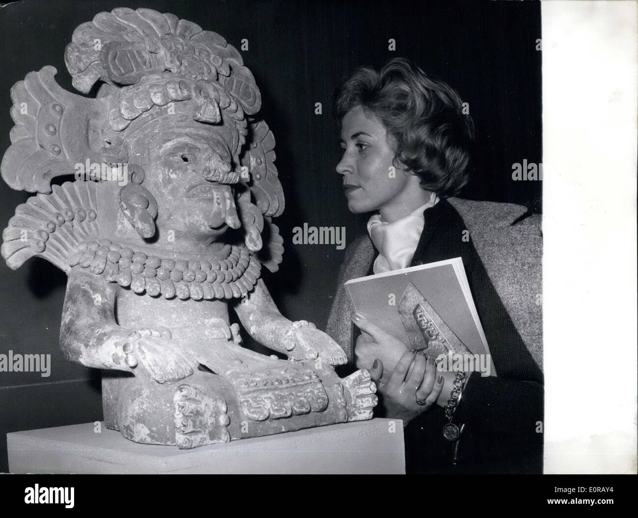 10 octobre 1958 - Art-Exhibition précolombien à Munich. : Il y a un pre-Columbian Art-exposition depuis octobre 21e dans la "Maison de l'art' à Munich montrant travaille depuis le Mexique et moyen-nord. La première fois il a été possible de recueillir un art-works de l'ancienne culture-district des Incas, Mayas et les modèles Aztek, qui devrait être très précieux. Ils sont d'un temps avant que Colomb a découvert le nouveau monde. Les œuvres ont été recueillies à partir de la maison et les musées étrangers et privés de carême pour cette exposition. 1204 Présentation des œuvres dont 500 appartiennent à la collection privée de Stendahls à Hollywood Banque D'Images