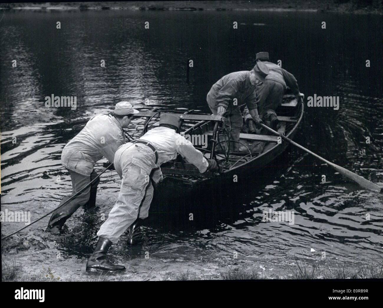 13 novembre 1958 - Des pionniers américains à Berlin-Zehlendorf a commencé de-l'ensablement l'étang ''Am Vierling. Pictur Banque D'Images