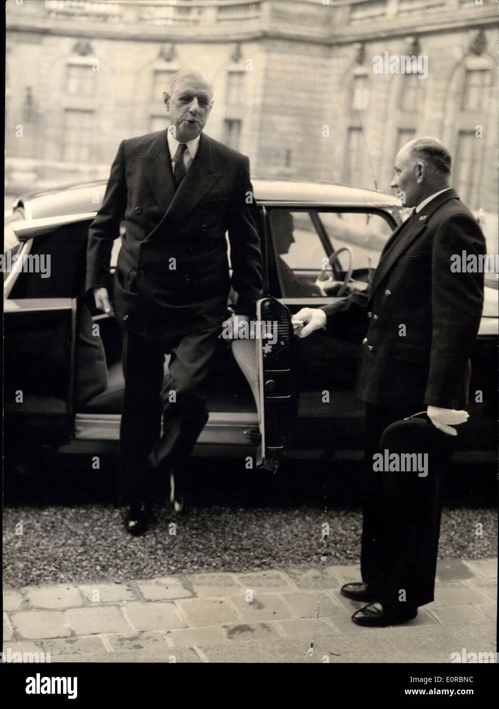 22 déc., 1958 - L'avocat des ministres à l'Elysée ; photo montre le Général de Gaulle arrivant pour l'avocat. Banque D'Images