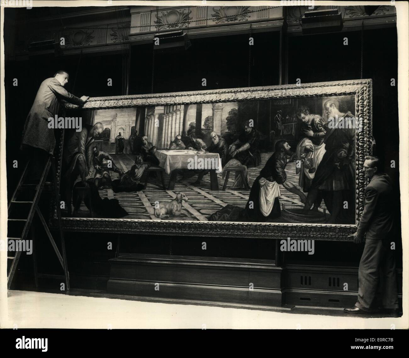 Le 12 décembre 1958 - Tintoretto Photo d'être exposée à Londres. La photo par Le Tintoret du Christ lavant les pieds de Ses disciples, qui a été acquis par la Toronto Art Gallery, sous réserve de l'argent étant soulevées par souscription publique lorsque la photo est exposé à Toronto, seront en exposition dans le Londres galeries de Thomas Agnew & Son Ltd., de Old Bond Street, avant de se rendre à Toronto. L'image provient de la collection de Lord Farnham de Farnham, dans le comté de Cavan, en Irlande, où il a été pendant plus de 100 ans Banque D'Images