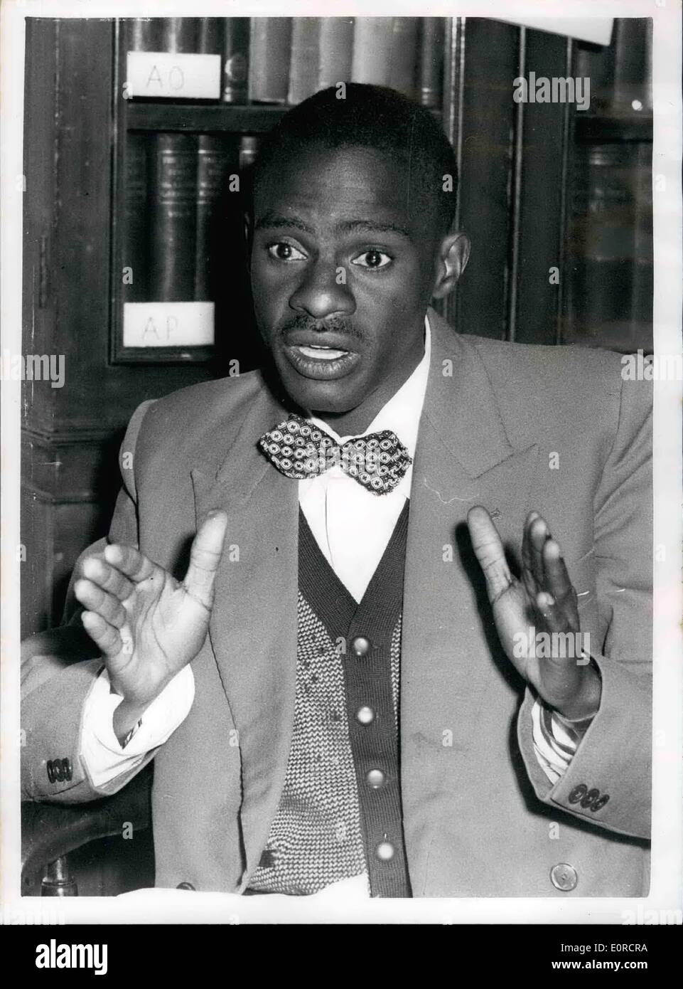 Mar. 03, 1959 - leader du Nyasaland est titulaire d conférence de presse à Londres. : Kanyama Chiume le seul des dirigeants nationalistes du Nyassaland pour échapper aux arrestations de masse de la semaine dernière - est maintenant à Londres et cet après-midi une conférence de presse. Hier, le conduit à une démonstration à travers la place de l'extrémité ouest demandant la libération de M. Hastings bandha - chef de ceux qui ont été arrêtés. La photo montre l'expression de Kanyama Chiume durant la conférence cet après-midi. Banque D'Images