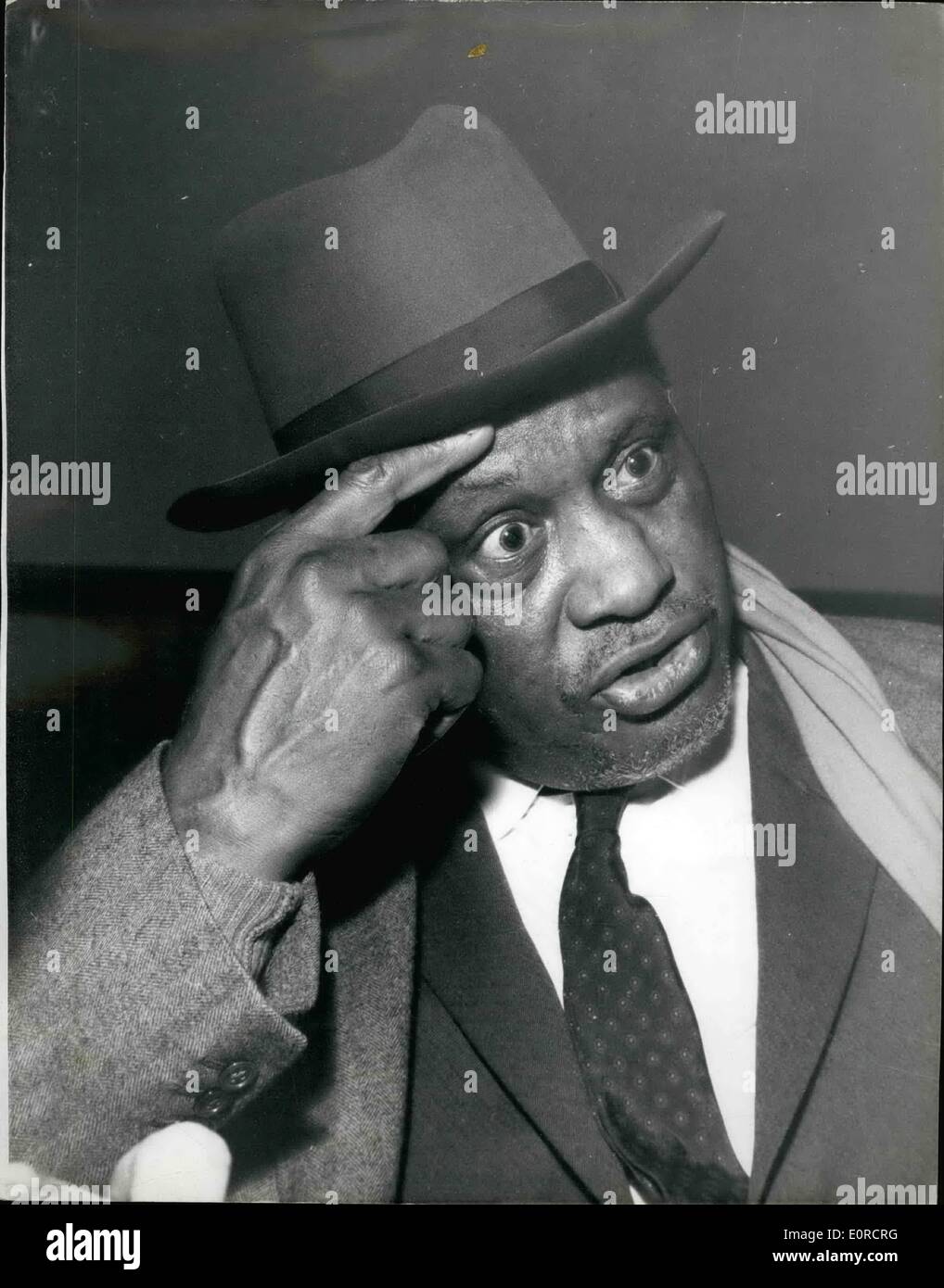 Mar. 03, 1959 - Paul Robeson revient à la Grande-Bretagne de Moscou. La photo montre la chanteuse de renommée mondiale Paul Robeson vu à son arrivée à Londres, hier, de la Russie. Il est de jouer le rôle de ''Othello'' à Stratford sur Avon cette saison. Banque D'Images