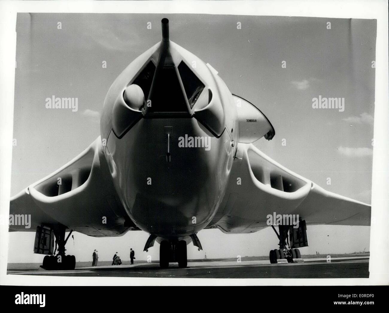 Mar. 13, 1959 - Press voir le nouveau Handley Page B.2. Bombardier. Appuyez sur un vol de démonstration du nouveau Victor B.2. Handley Page Bomber a eu lieu à Radlett cet après-midi. L'aéronef a une plus grande envergure que la version précédente - est équipé de moteurs Rolls-Royce Conway et est conçu pour transporter une bombe qui peut se propulser beaucoup de milles pour son afterbeing cible abandonnée. La photo montre la vue montrant l'aile nouvellement conçu - avec de plus grandes prises d'air - de la nouvelle B.2. Bomber - à Radlett cet après-midi. Banque D'Images