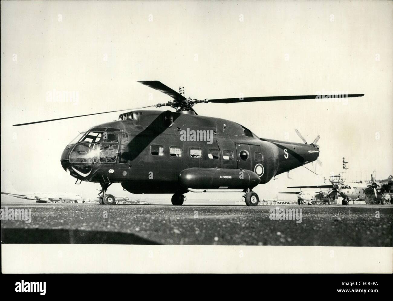 Avril 04, 1959 - Le plus grand hélicoptère français ''SA-3.200 Super Alouette''. Les tests sur le terrain des plus gros hélicoptère français Banque D'Images