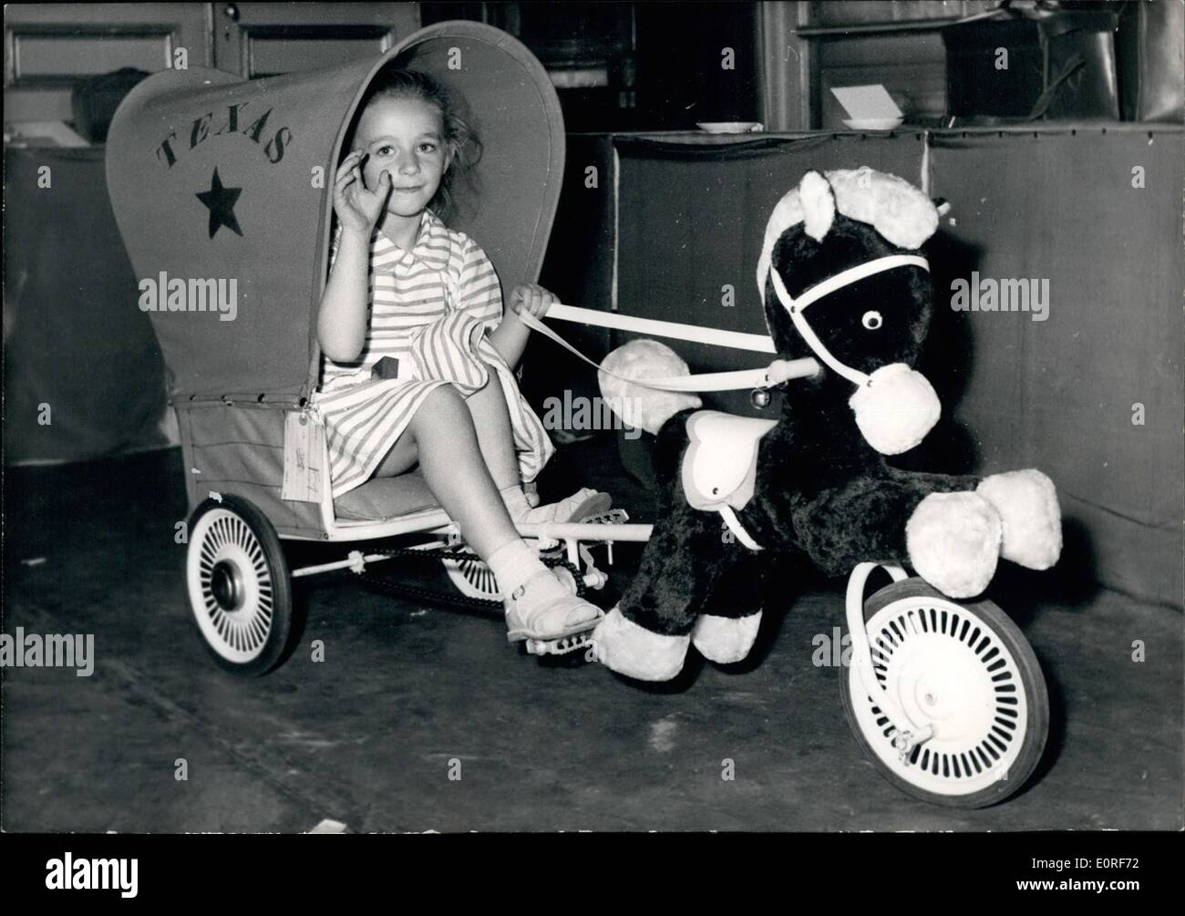 Juin 06, 1959 - 17-Year-Old Batista Virginie modèle ''Miss d'Azur Cinéma" Banque D'Images