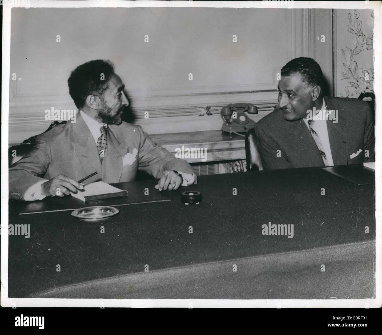 Juin 06, 1959 - L'Empereur Hailé Sélassié a eus avec le président Nasser au Caire. : Les premiers pourparlers officiels entre l'Empereur Hailé Sélassié d'Ethiopie et président Gamal Nasser ont eu lieu récemment au Caire. Les deux dirigeants se sont vu ici au cours de leurs entretiens à l'Kubbah Palace. Banque D'Images