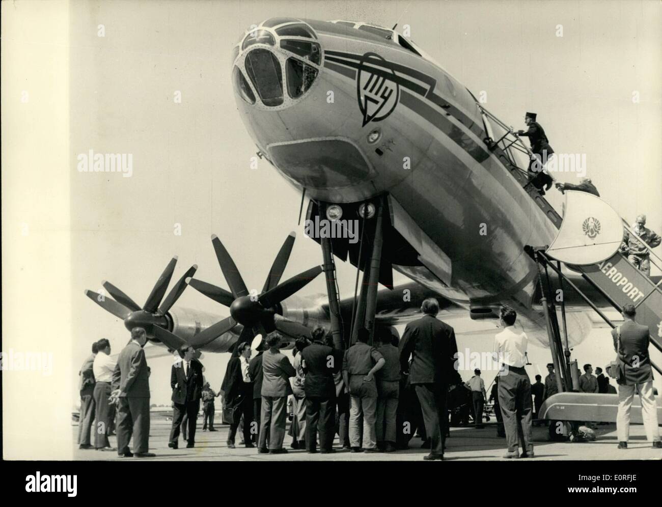 Photo Avion Pix Date Heure Modèle Juin 06, 1959 - Paris International Air Show : un avion de transport civil  le plus important du monde, l'avion russe TU 114 est arrivé au Bourget en  provenance de la Russie