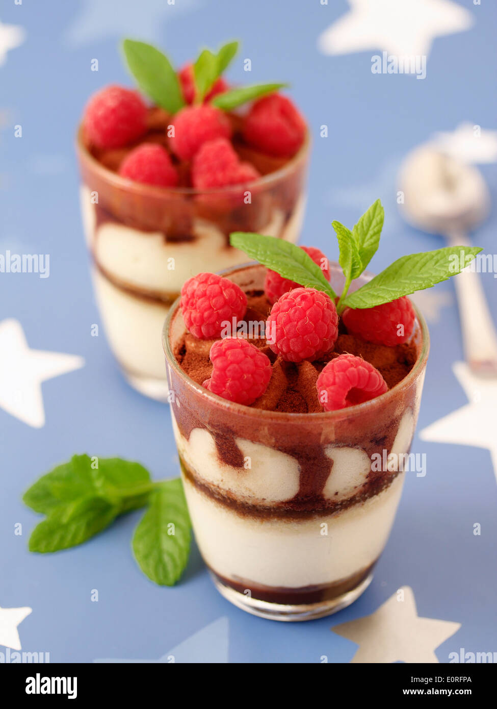 Tiramisu à la framboise. Recette disponible. Banque D'Images