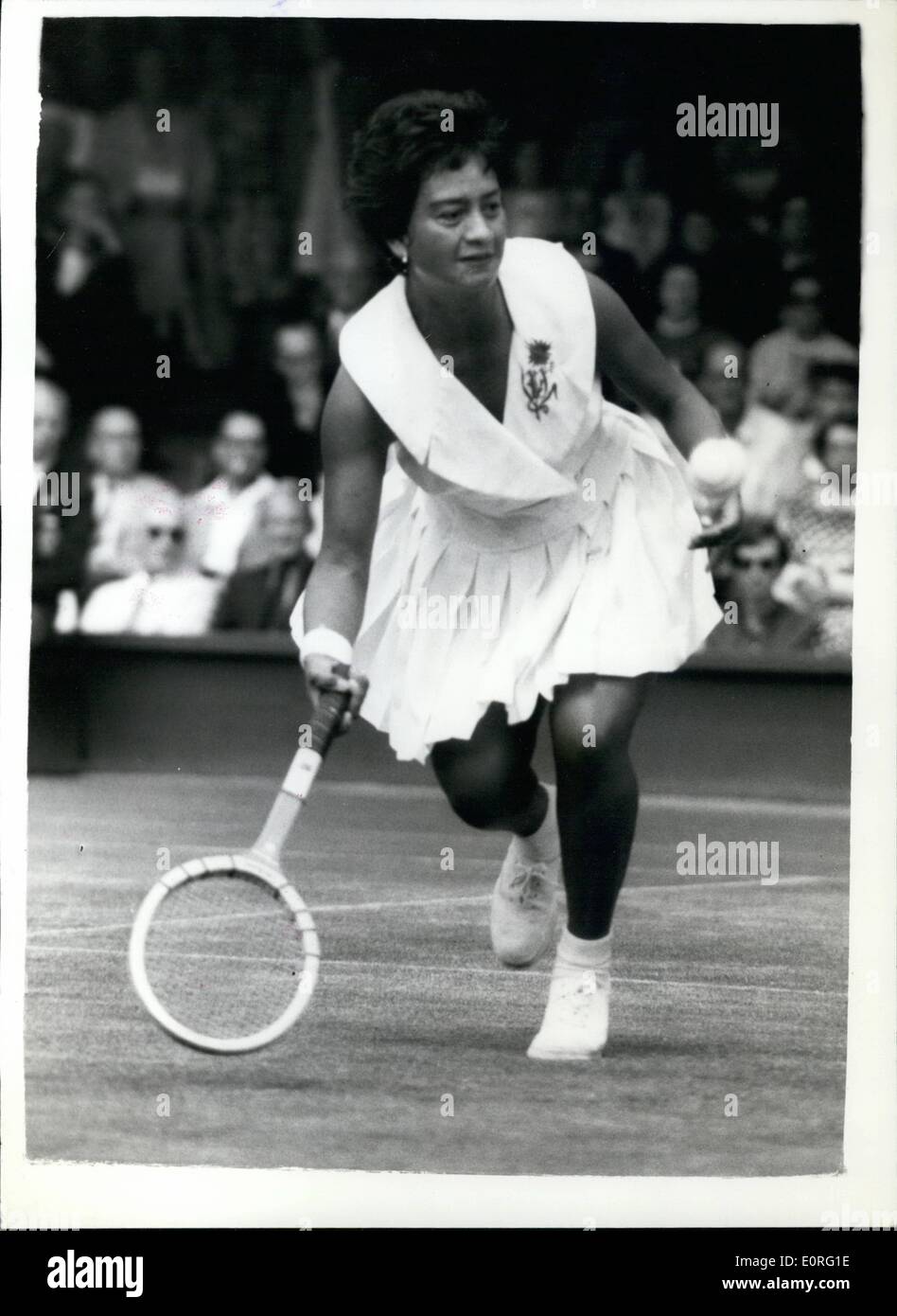 Juin 06, 1959 - Championnats de tennis de Wimbledon CHRISTINE TRUMAN battu.  PHOTO MONTRE : Mlle Y. RAMIREZ Mexico en jouer un Photo Stock - Alamy