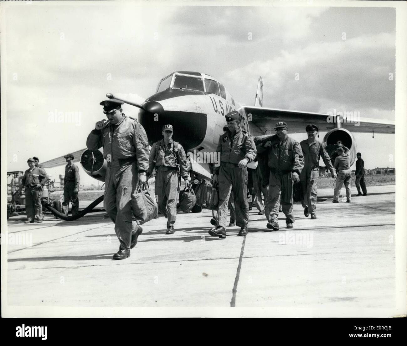 08 août, 1959 - Commutateur commence ''Invasion'' des escadrons américains à l'Angleterre : Premiers coups ont commencé lors de la modification de la United States Air Force escadrons tactiques en Europe après le Général de Gaulle a refusé de laisser les Américains pour stocker des armes nucléaires en France, les escadrons de chasseurs-bombardiers tactiques sont d'être passé d'aérodrome en France à l'Allemagne, tandis que les aéronefs de plus longue portée, sont déplacées Retour à la Grande-Bretagne. Aujourd'hui la 10e Escadre de reconnaissance tactique, de l'US Air Force, a volé dans la RAF Station à Alconbury, Hunttingdonshire, de l'Allemagne Banque D'Images