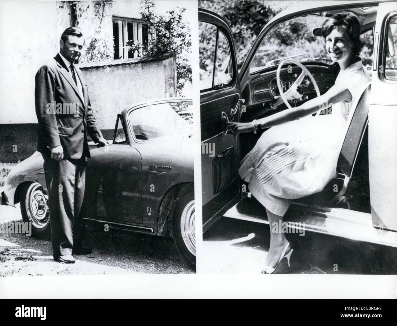 Juillet 07, 1959 - Porsche Volkswagen épouse : Elisabeth Nordhoff (ELISABETH NORDHOFF) 22, la fille du directeur général de l'entreprise de Volkswagen, va épouser Ernst Piëch (ERNST PIËCH) 30, le petit-fils du constructeur de la Volkswagen, le professeur Ferdinand Porsche (Ferdinand Porsche), à Wolfsburg (Allemagne) le 18 août 1959. Ernst Piëch est le fils de la seule fille du professeur Porsche, Louise (Louise). Il gère la Porsche & Co. à Wiener Neustadt (Autriche). C'est dans Wiener Neustadt, que le professeur Porsche a commencé la construction d'automobiles, qui a révolutionné la construction de voitures. Banque D'Images