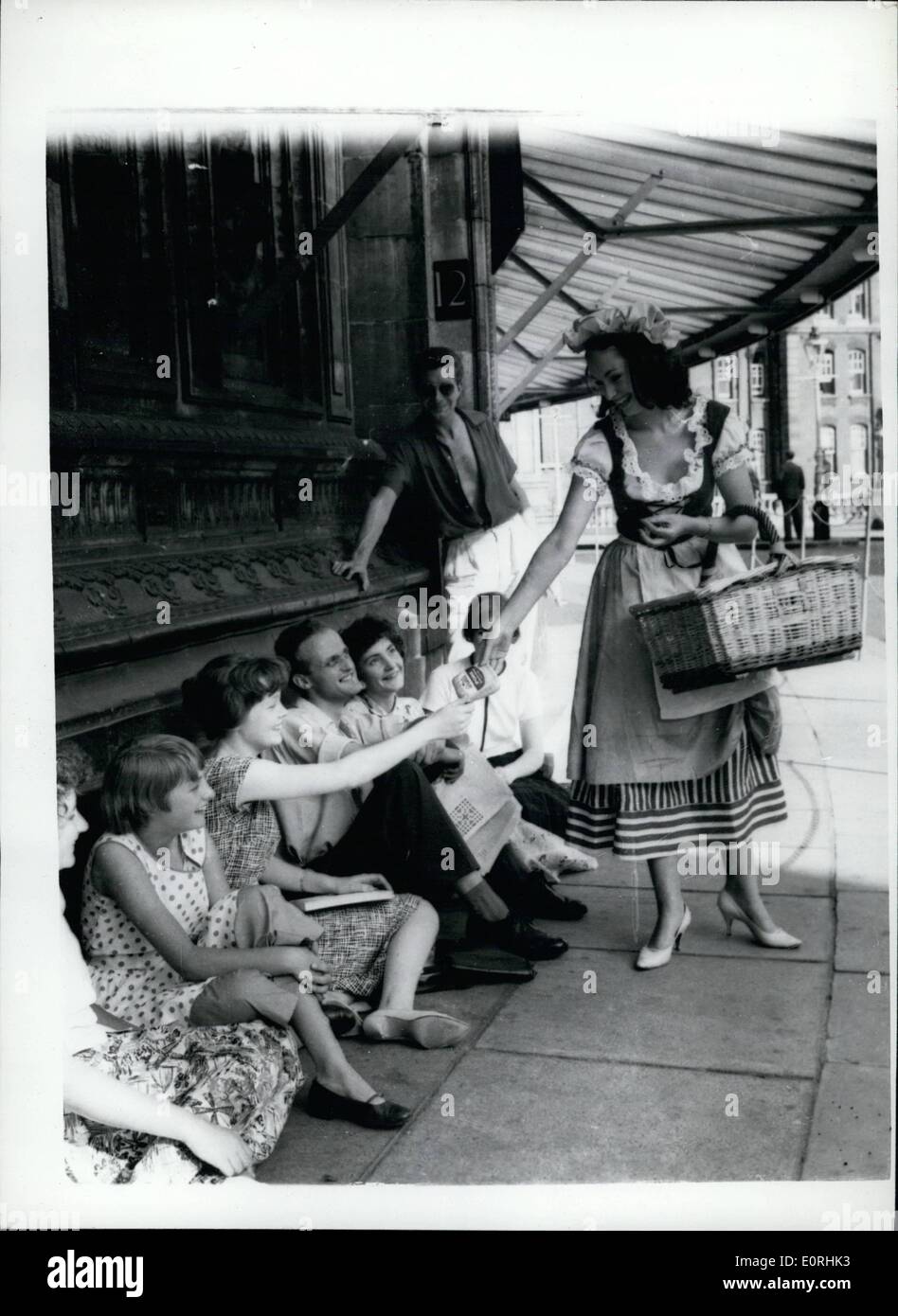 Septembre 09, 1959 - Street Cris entendu à nouveau à Londres 18e siècle fait revivre la tradition. Cris de rue traditionnels ont été entendues à nouveau en Banque D'Images
