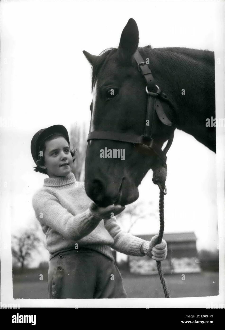 11 novembre 1959 - Penny reçoit la reine poney. : Aujourd'hui est un grand jour pour dix-année-vieux Penny, Stepheonson de Saint Leonard's Hill, Windsor- Hôtel de Ville de Windsor pour aujourd'hui, elle a reçu un poney qui avait été présenté à Sa Majesté la Reine lors de la dernière tournée royale du Canada. La Reine a décidé de donner le poney, qui est nommé ''Miss Windsor à donner le nom de poney, qui est ''Mias Windsor'', à un enfant à Windsor, Berks et écoliers ont été invités à écrire au maire de Windsor disant pourquoi ils ont pensé qu'ils devraient avoir le poney. Penny a gagné à partir de soixante-six entrées Banque D'Images