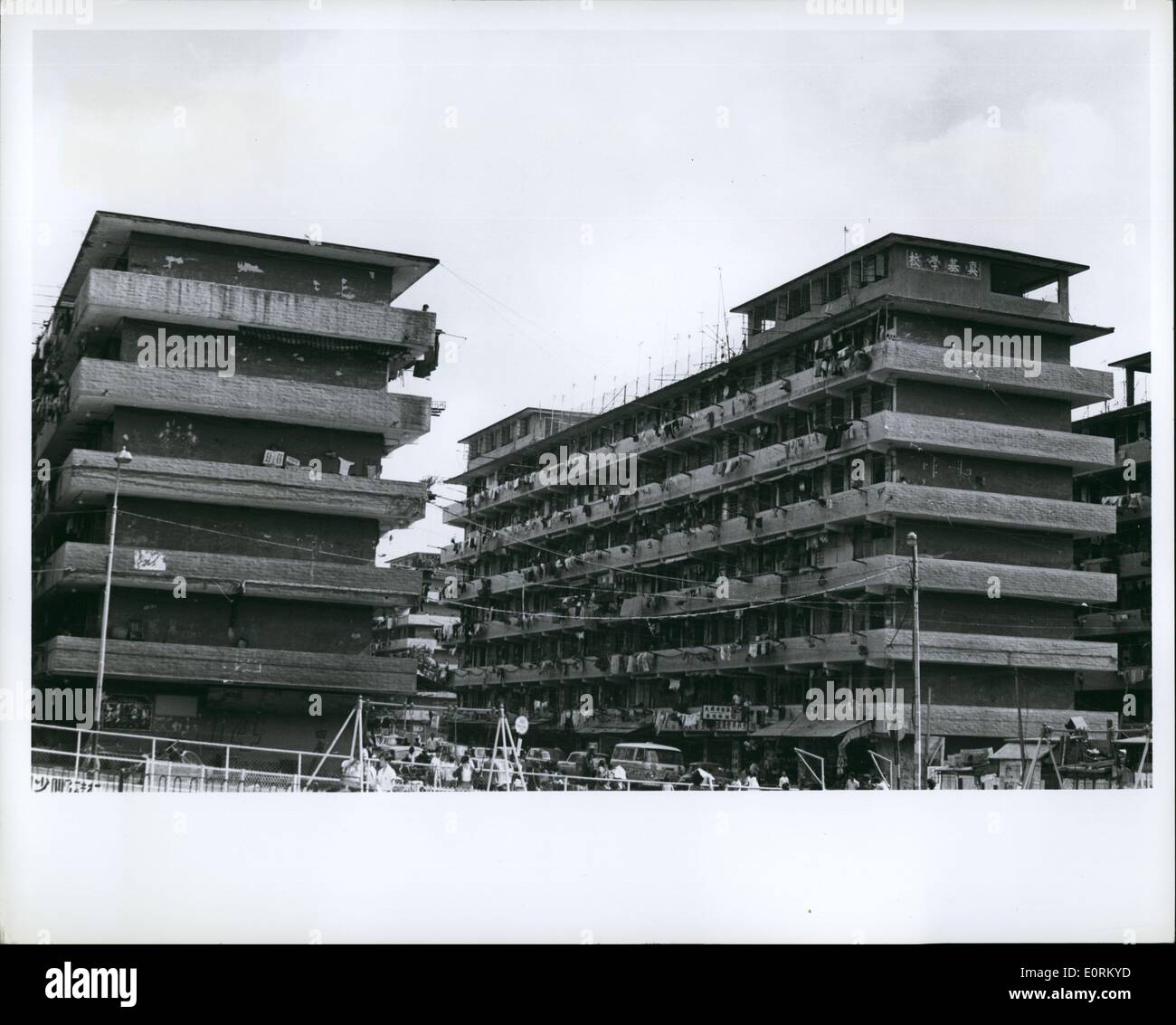 Jan 1, 1960 - Hong Kong, faible coût des logements a rapidement remplacé l'ancien en bois de taudis et de cabanes en tôle. le logement a été construit pour accueillir plus de 1 millions de personnes. Banque D'Images