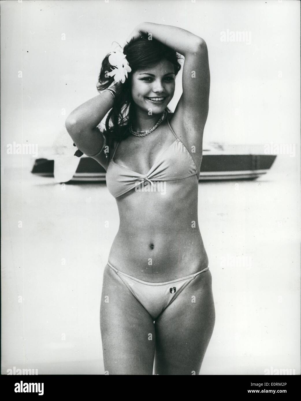 Jan 1, 1960 - Sweet Sixteen : Zulay Sotillo, 16 ans, un visiteur à Sydney, en Australie, duVene uela, Zulay, fera de l'Australian mâles sifflent lorsqu'elle apparaît sur la Nouvelle Galles du sud les plages. Banque D'Images