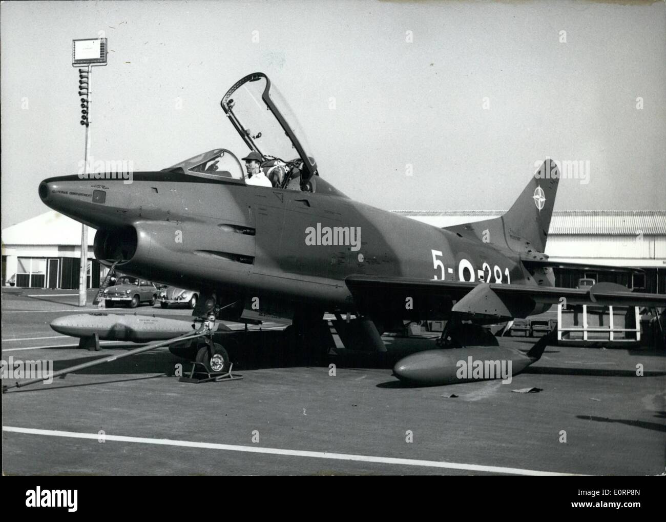 Avril 04, 1960 - Une star à l'Aero d'Hanovre : le ''Fiat G 91'' : à côté de la ''Starfighter'', ce ''Fiat G 91'' est l'attraction principale à l'Aero allemand d'Hanovre qui se tient en ce moment. À cet avion, le carburant conteneurs sont conservés sur les ailes. Après avoir vidé pendant le vol, ils sont libérés. Banque D'Images