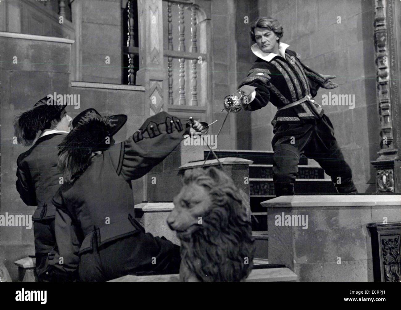 Film De Cape Et D épée 01 mai 1960 - Jean Marais en cape et épée Film : Jean Marais est le