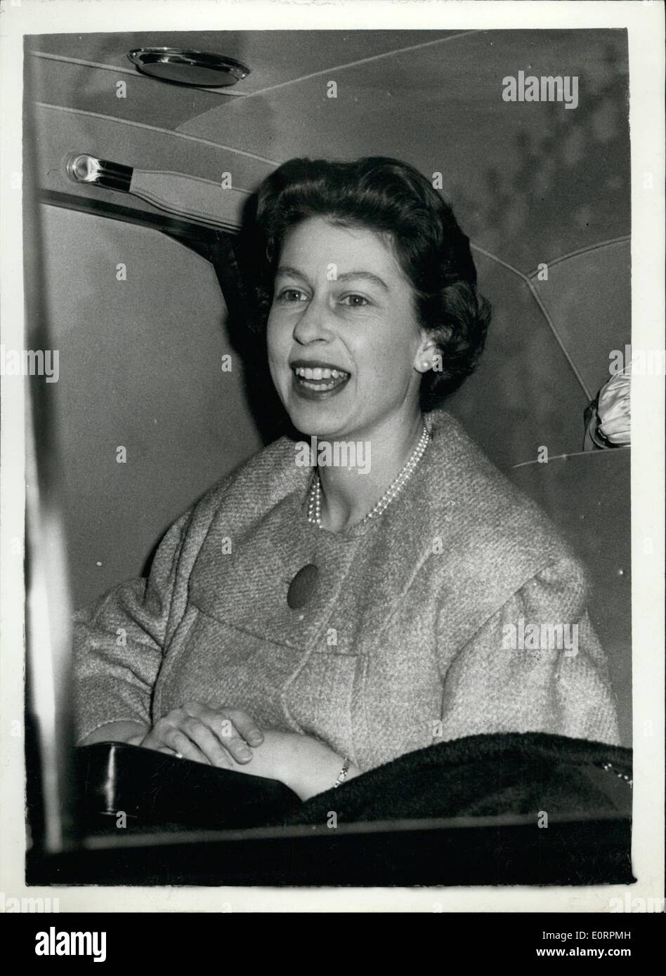 Mar. 03, 1960 - Les membres de la famille royale - Congé pour Windsor reine dans une humeur heureuse : Sa Majesté la Reine et les membres de sa famille Banque D'Images
