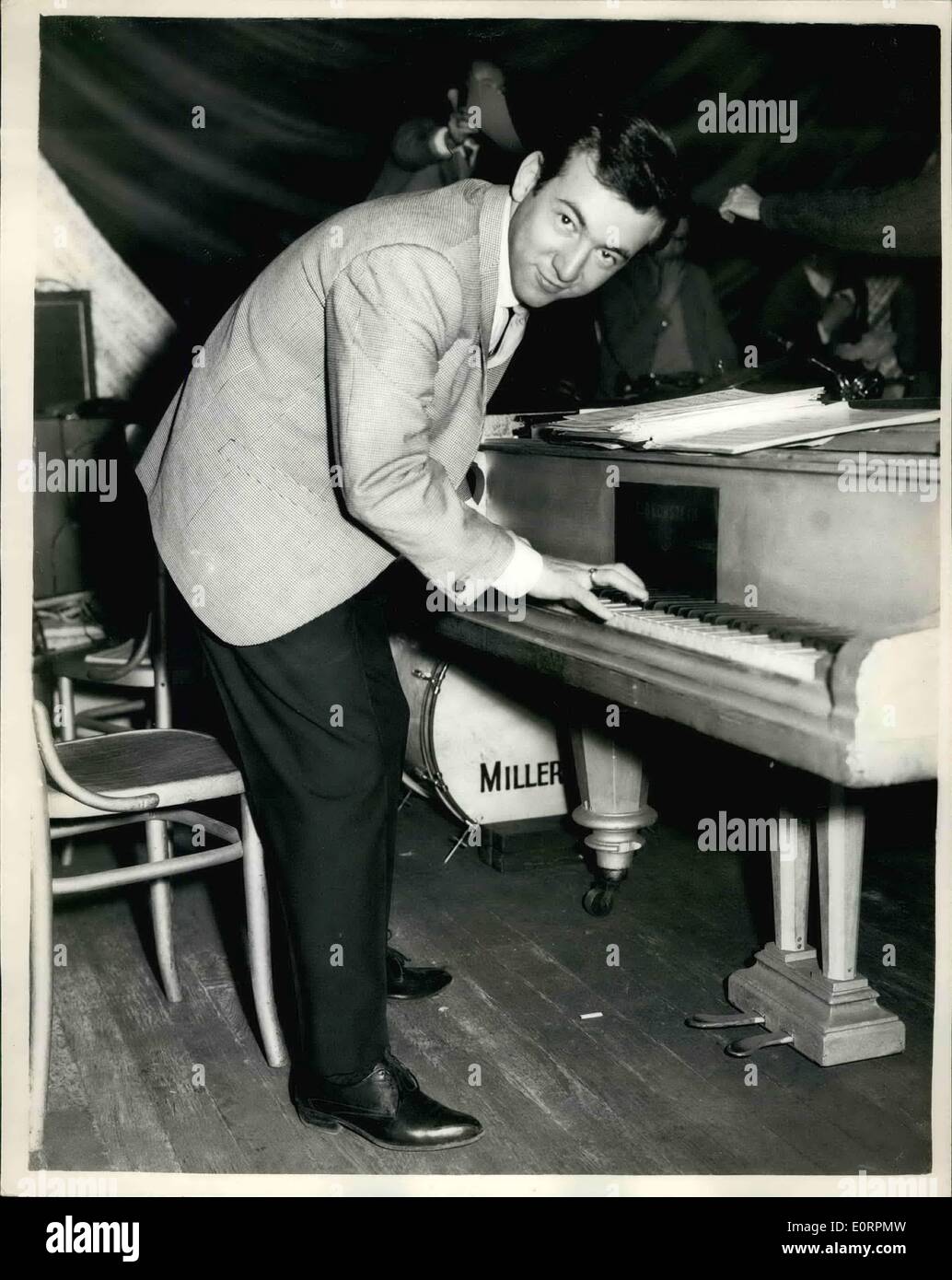 Mar. 03, 1960 - star de la chanson américaine à Londres. Bobby Darin la chanteuse américaine qui a fait un succès de l'enregistrement ''Mack le couteau'' Banque D'Images