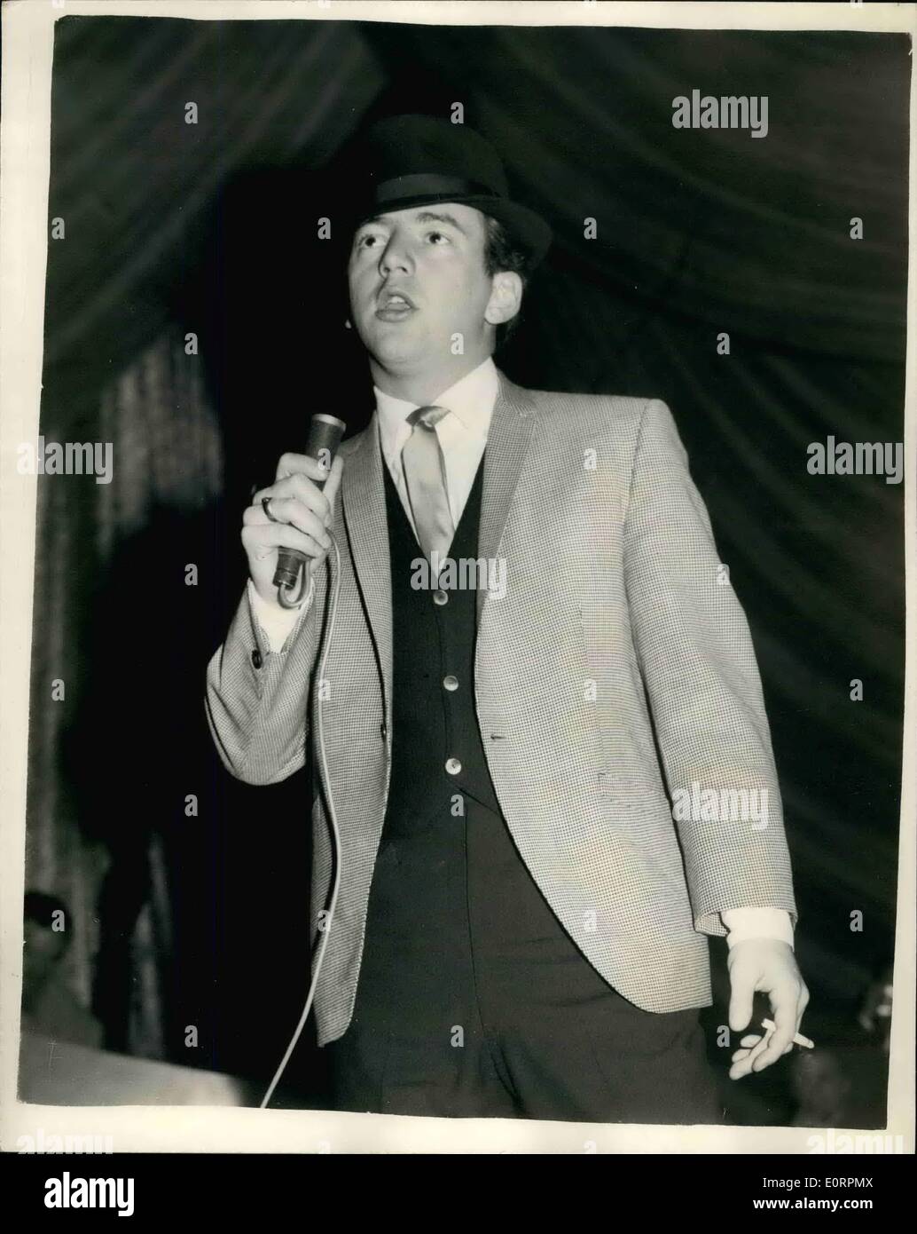 Mar. 03, 1960 - star de la chanson américaine à Londres. Bobby Darin la chanteuse américaine qui a fait un succès de l'enregistrement ''Mack le couteau'' Banque D'Images