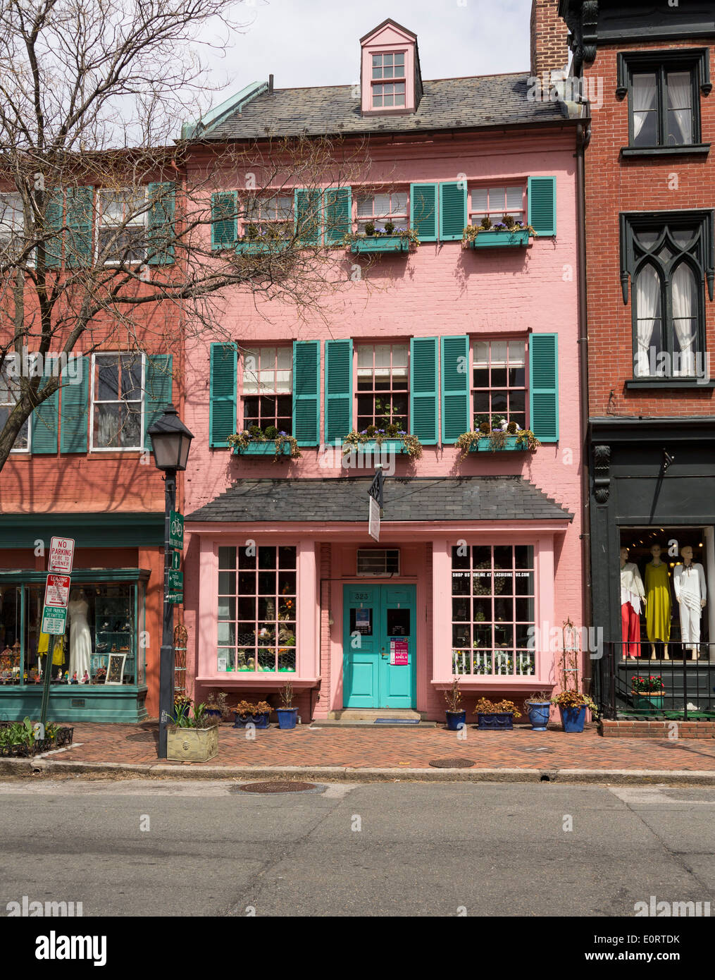 Vieille Ville, Alexandria, Virginia, USA - La Cuisine côté cuisine magasin et boutique dans un joli bâtiment rose Banque D'Images