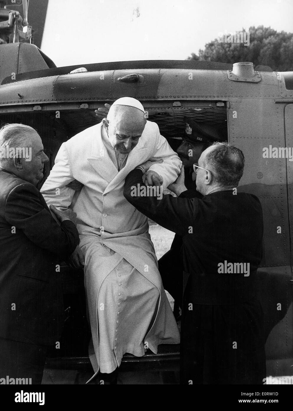 Le pape Paul VI étant aidé cet aéronef Banque D'Images