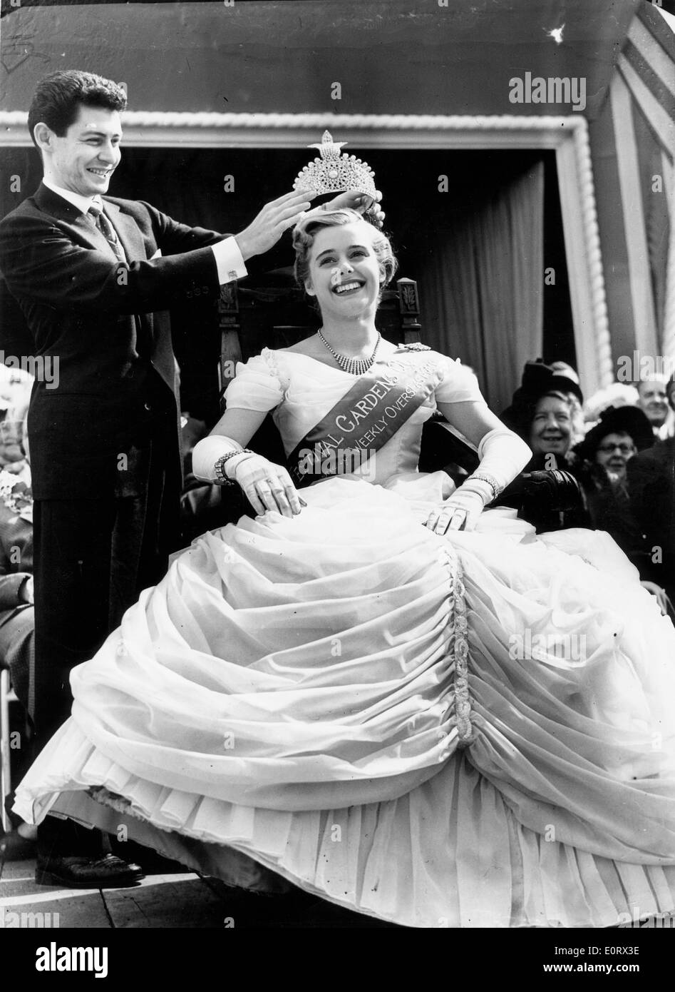 Chanteur Eddie Fisher Queen pageant couronnes Banque D'Images