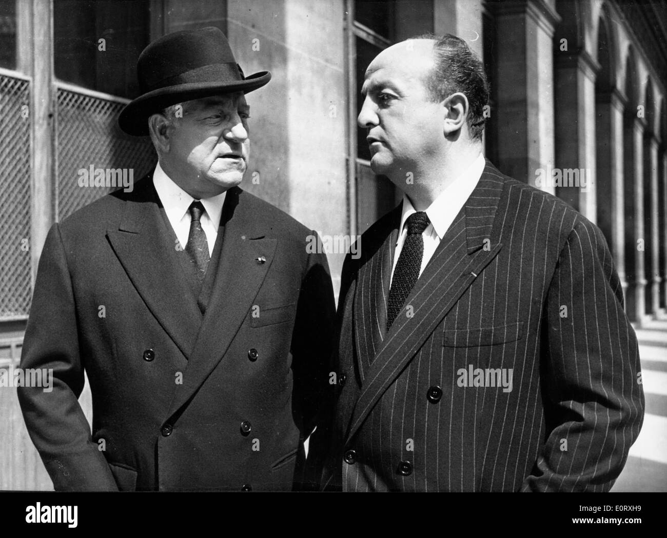 Acteurs Jean Gabin et Bernard Blier co-star Banque D'Images