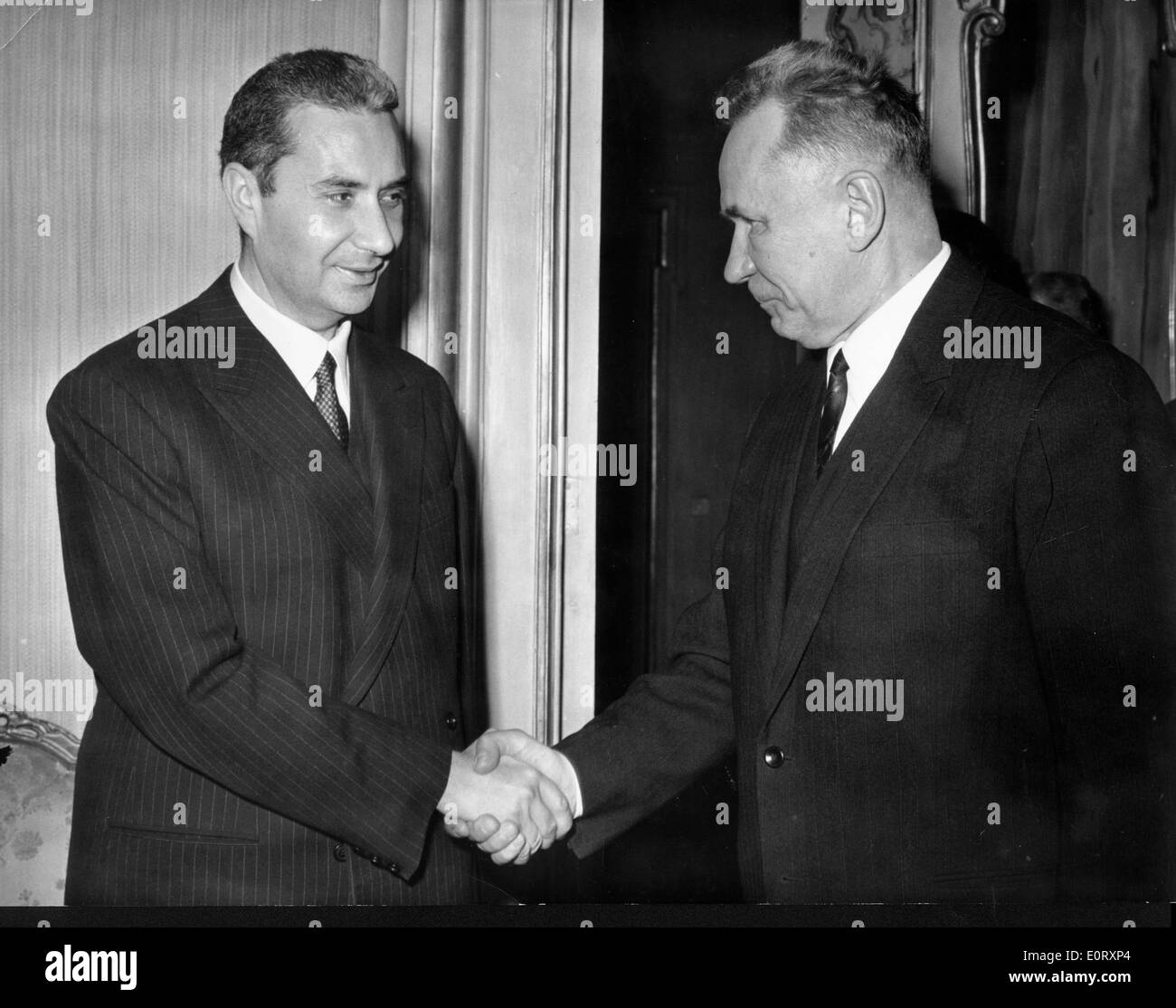 Alexeï Kossyguine est accueilli par Aldo Moro à Palazzo Chigi Banque D'Images