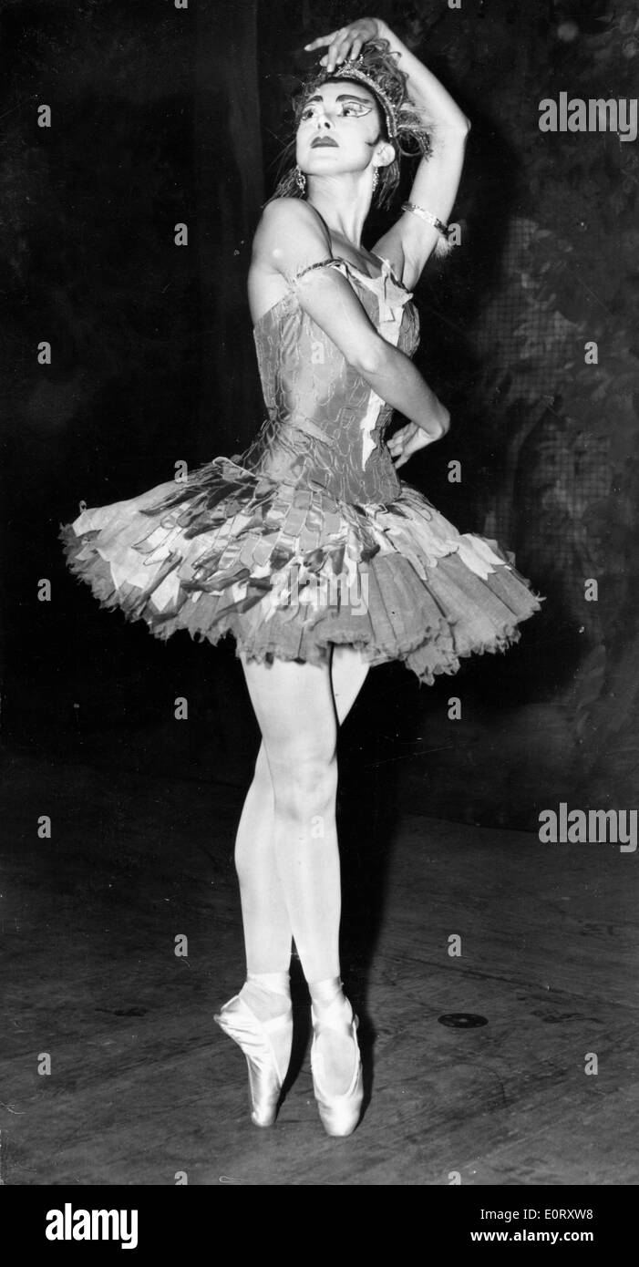 Prima Ballerina Margot Fonteyn danse dans 'Firebird' Banque D'Images