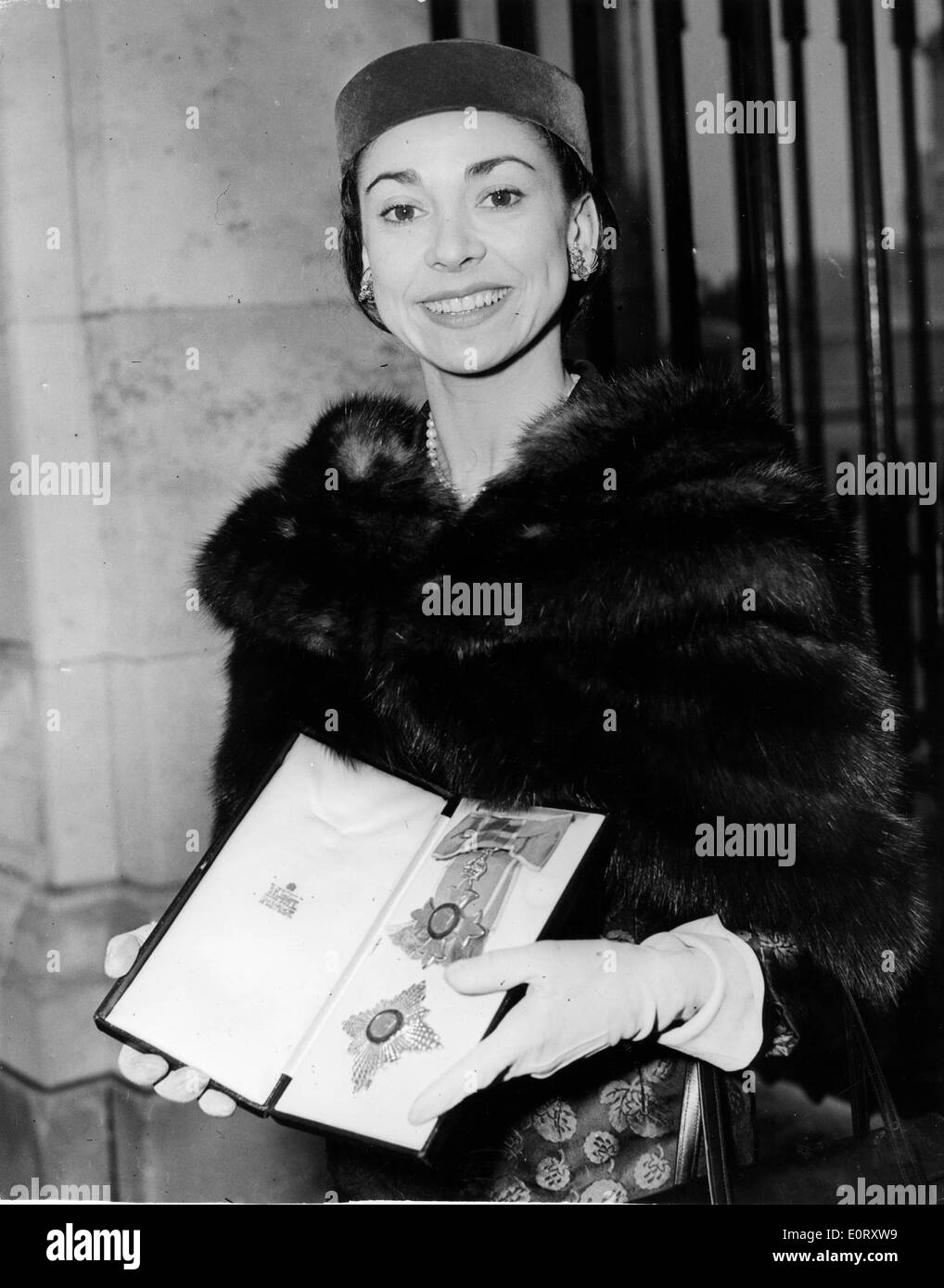Prima Ballerina Margot Fonteyn est fait une dame Banque D'Images
