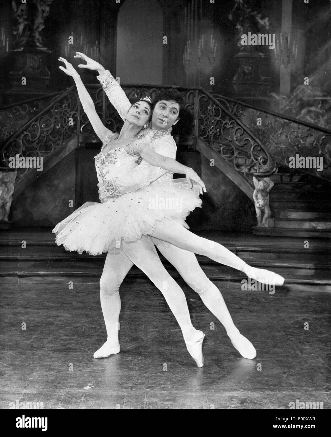 Prima Ballerina Margot Fonteyn effectue avec partner Banque D'Images