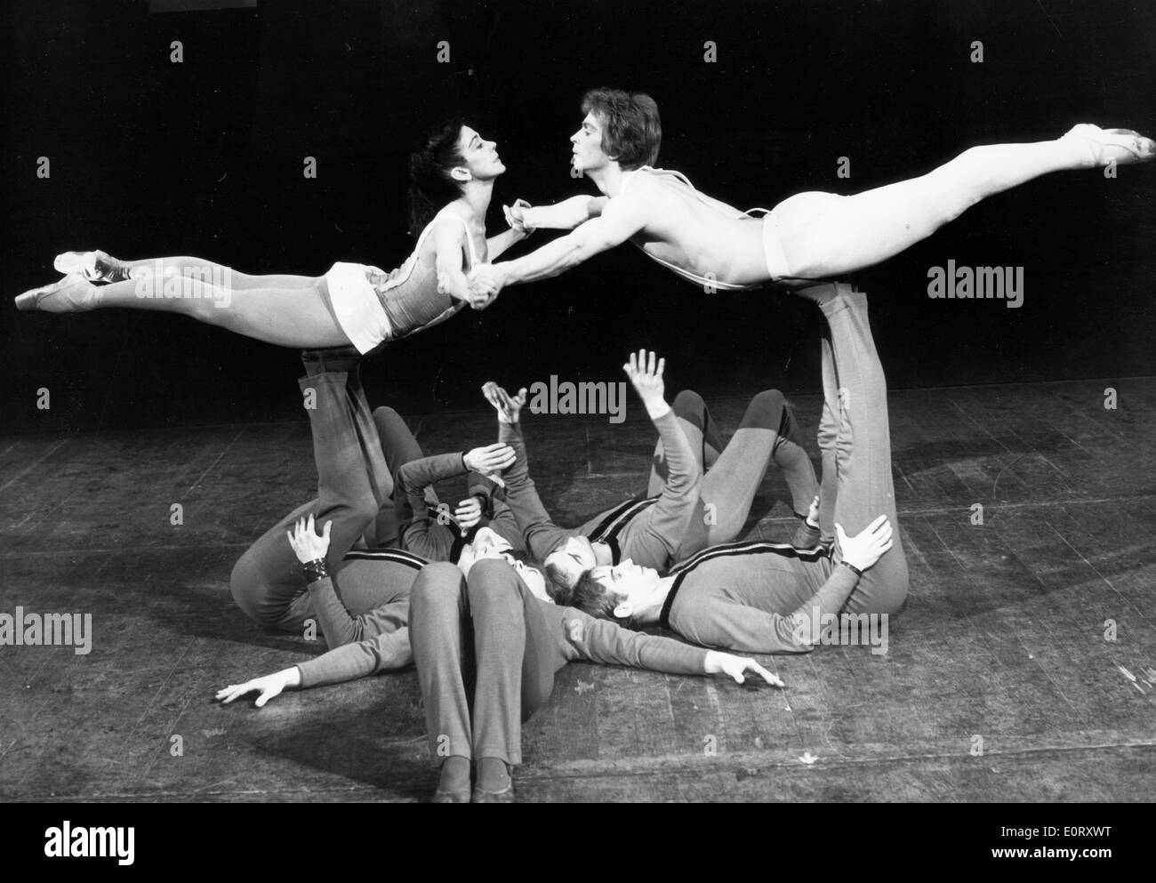 Danseurs Margot Fonteyn et Rudolf Noureev exécuter Banque D'Images