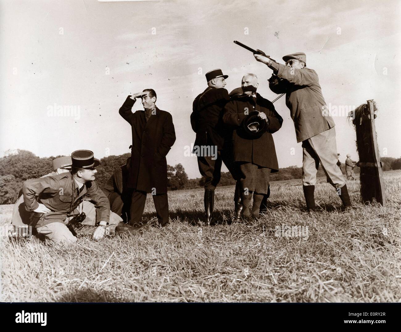 Le Pakistan Le Président Ayub Khan le tournage d'un fusil de chasse. Banque D'Images